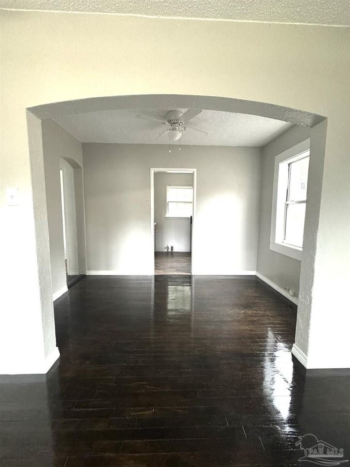 128 Brandon Ave - Photo 3 of 8