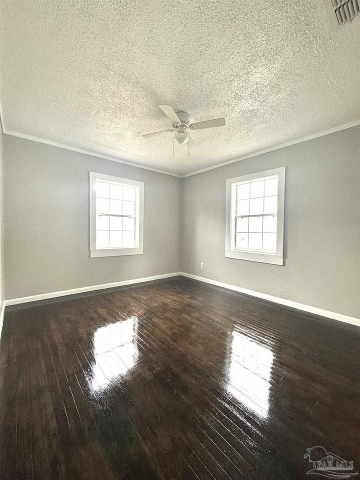 128 Brandon Ave - Photo 4 of 8