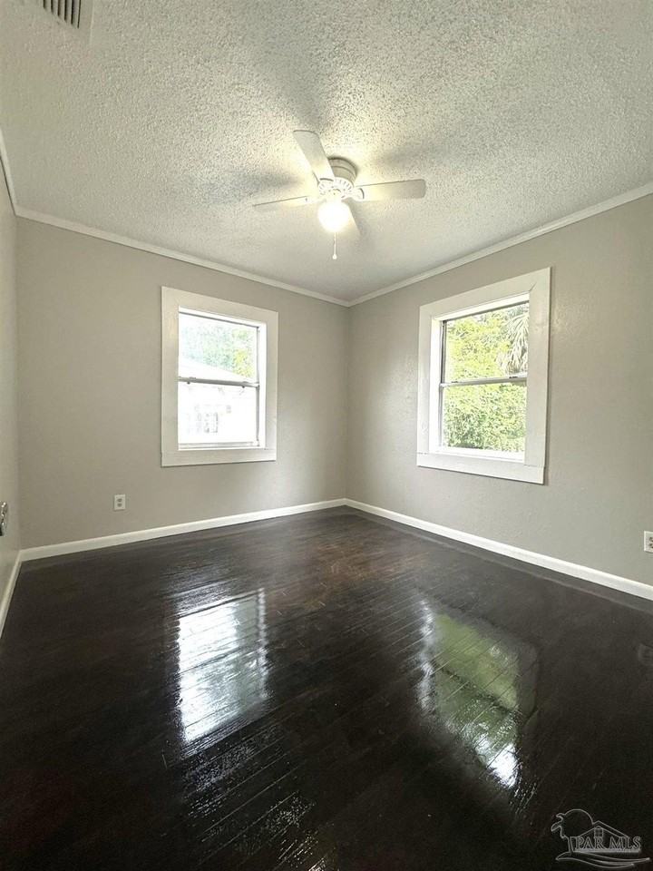 128 Brandon Ave - Photo 5 of 8