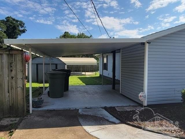 2301 W Mallory St - Photo 2 of 18