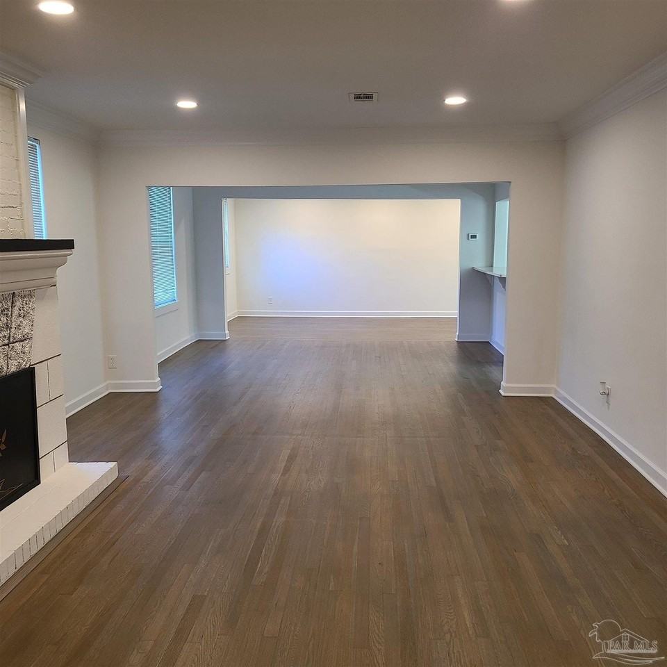 1301 W Lee St - Photo 2 of 28