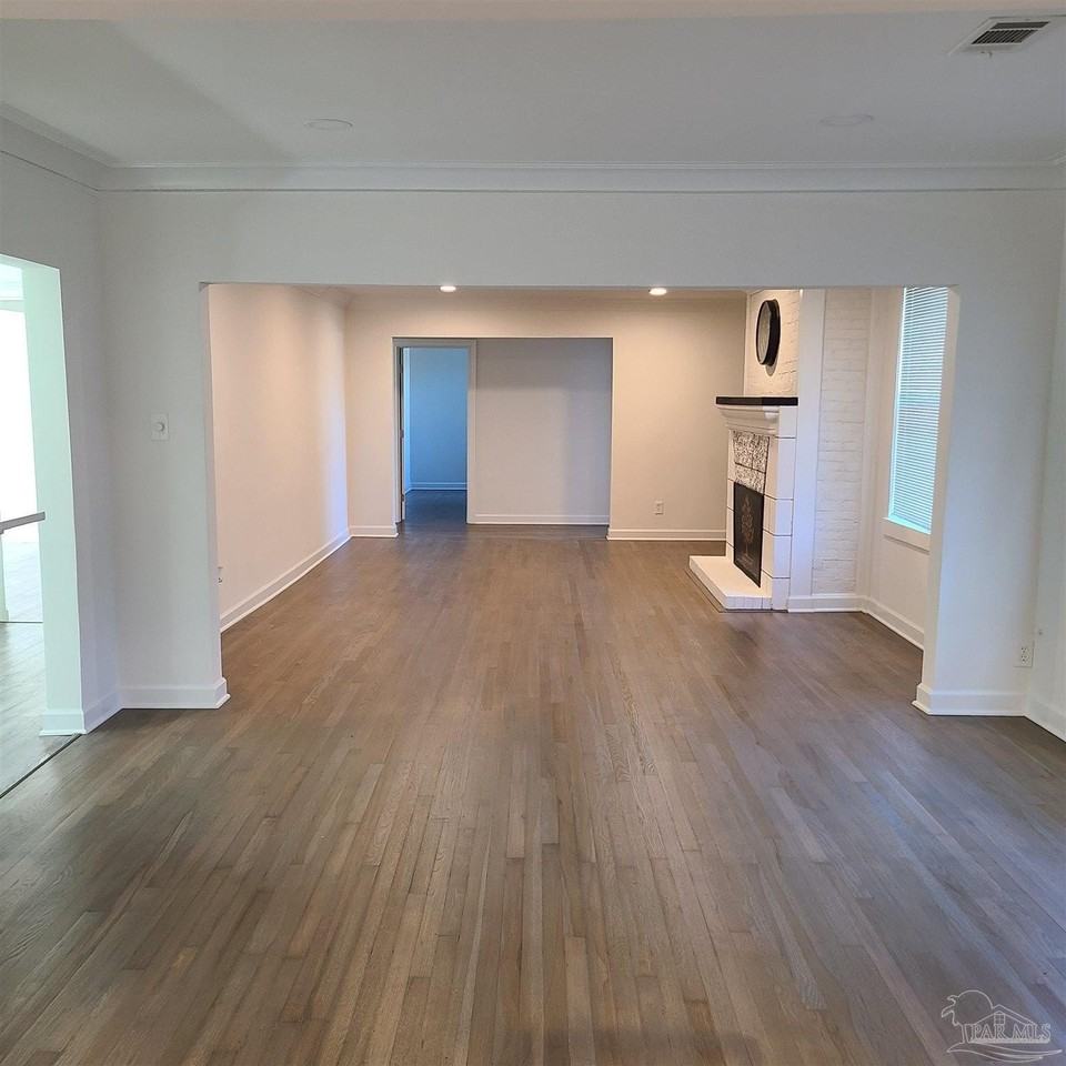 1301 W Lee St - Photo 4 of 28