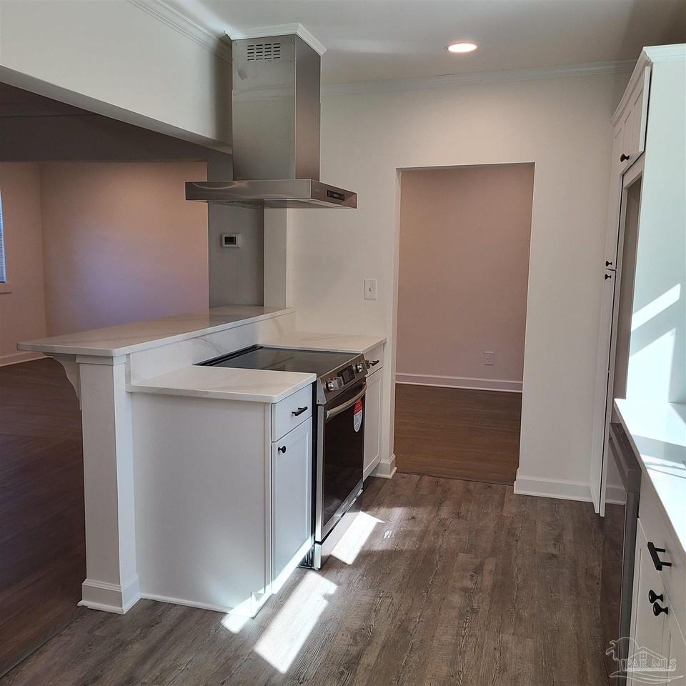 1301 W Lee St - Photo 5 of 28