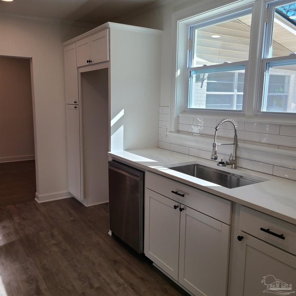 1301 W Lee St - Photo 6 of 28