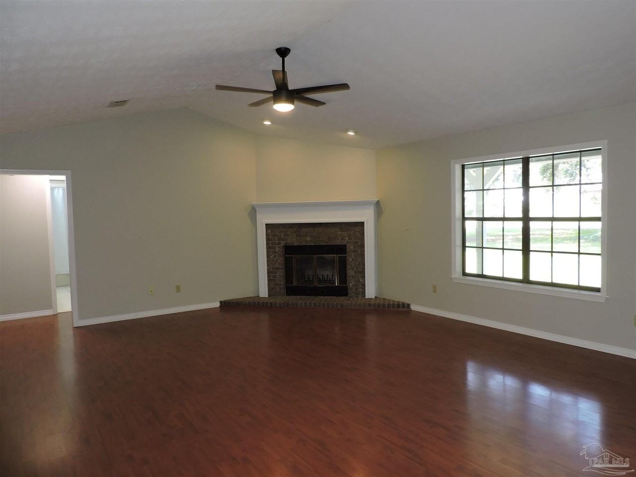 5261 Rowe Trl - Photo 4 of 32