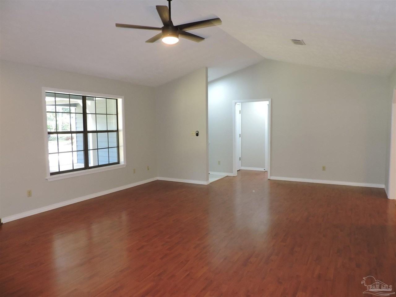 5261 Rowe Trl - Photo 5 of 32