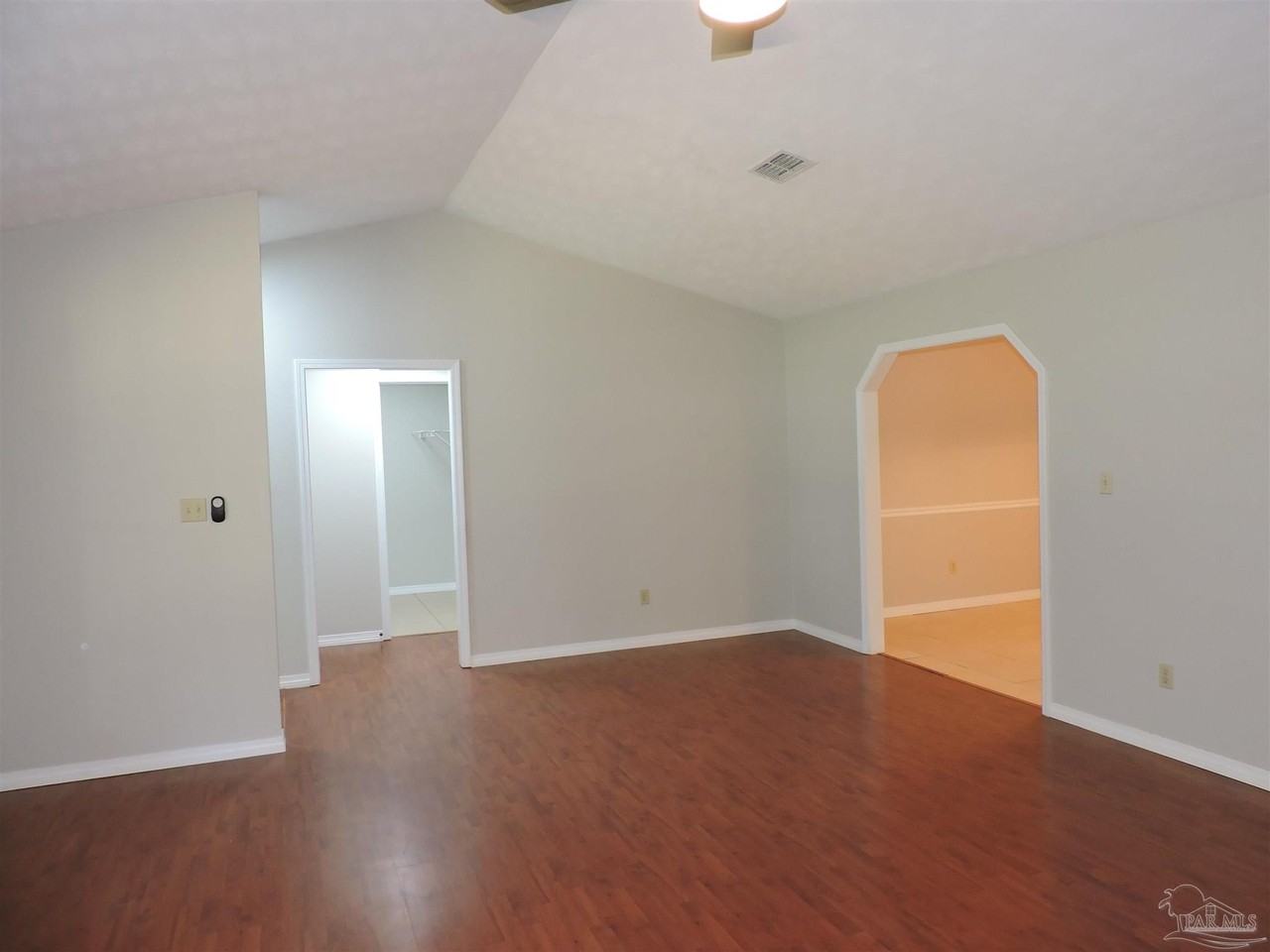 5261 Rowe Trl - Photo 6 of 32