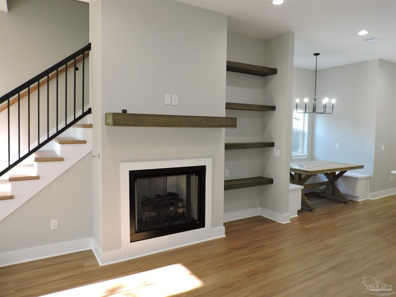 706 N F St #B - Photo 3 of 32