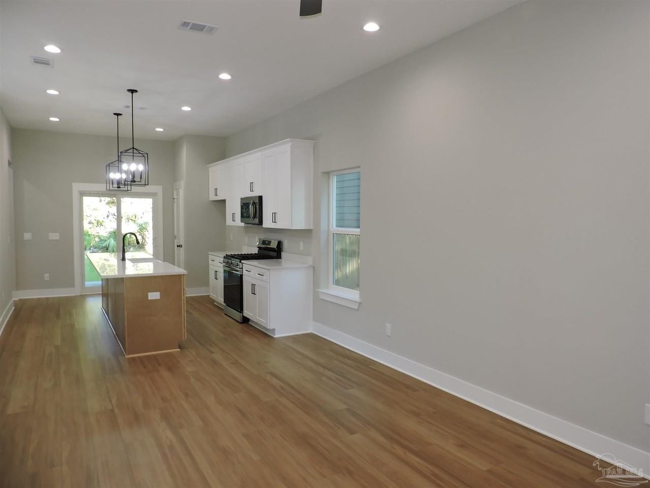 706 N F St #B - Photo 6 of 32