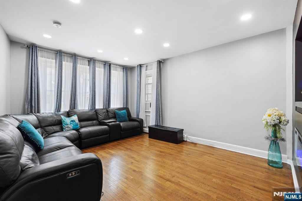 98 Bergen Ave ##1 - Photo 6 of 12