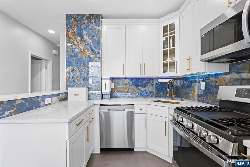 98 Bergen Ave ##1 - Photo 7 of 12