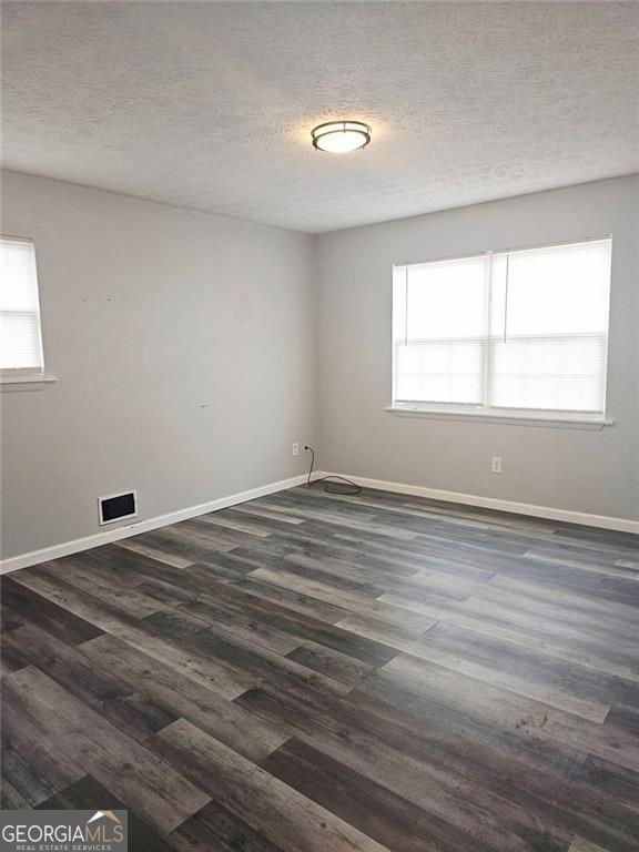 480 Paul St - Photo 7 of 14