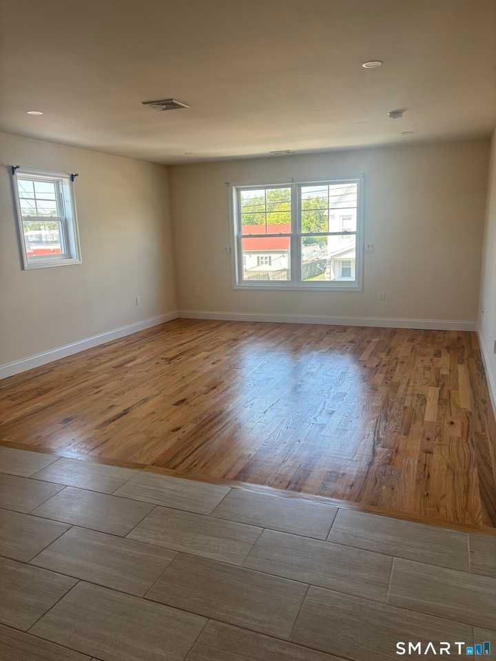 35 Hemingway Ave - Photo 4 of 13
