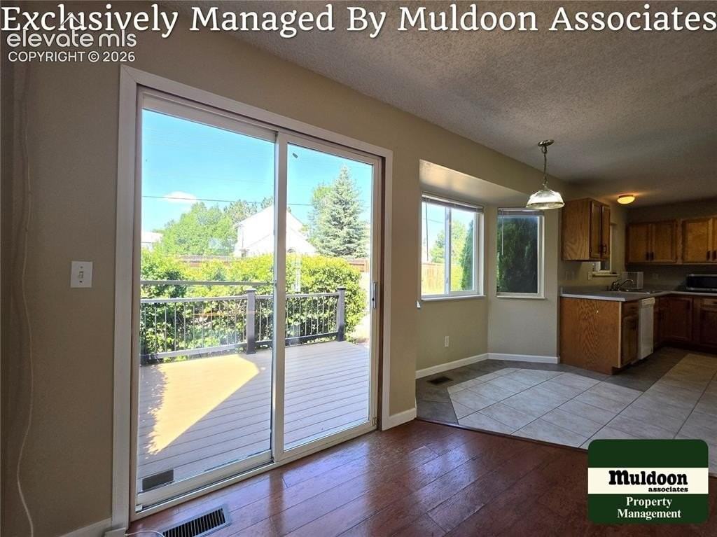 5920 Kittery Dr - Photo 4 of 27