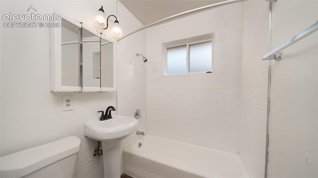 1003 E Columbia St - Photo 6 of 12