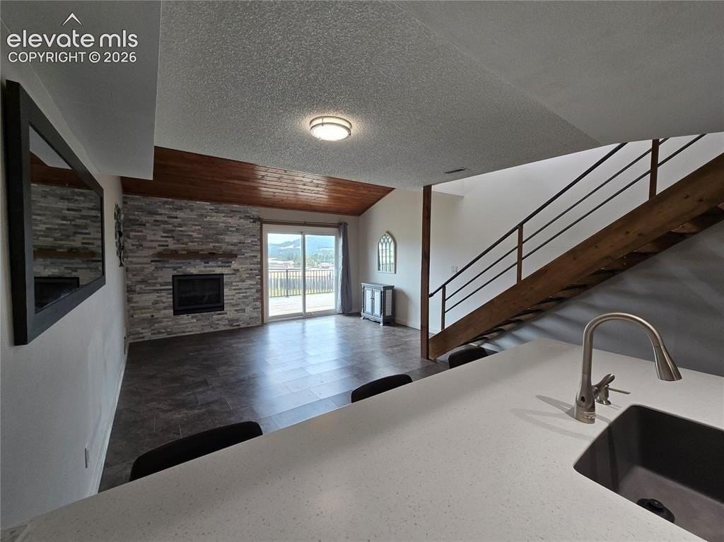 402 Forest Edge Ln #A - Photo 5 of 25