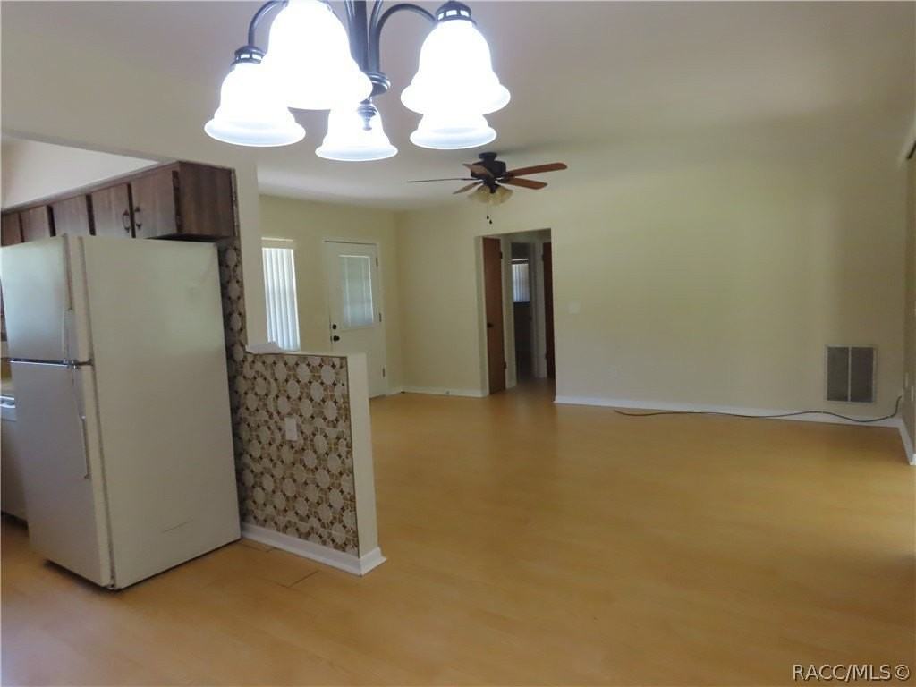 6633 E Holly St - Photo 2 of 11