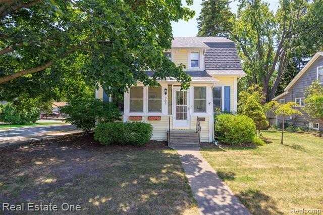 703 1st St - Photo 2 of 21