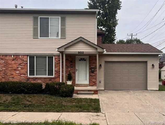 902 Beaconsfield Ave - Photo 2 of 13