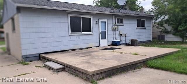 30525 Cherry Ave - Photo 3 of 13