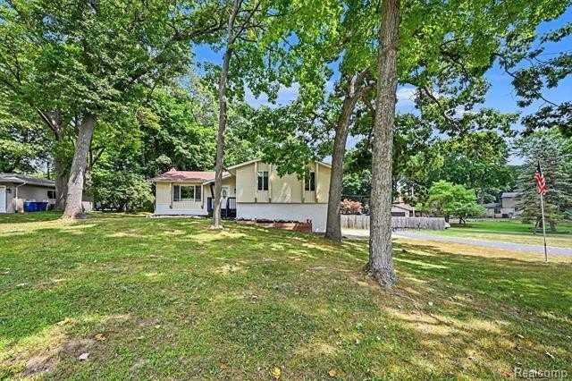 2104 Highfield Rd - Photo 2 of 38