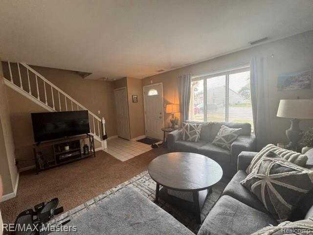20025 Village Green Ct - Photo 3 of 17