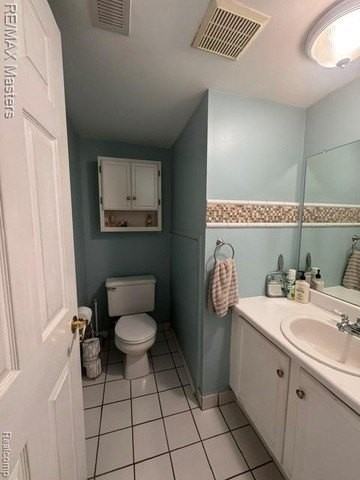 20025 Village Green Ct - Photo 5 of 17