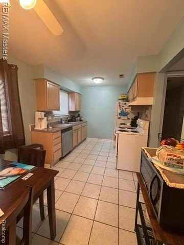 20025 Village Green Ct - Photo 7 of 17