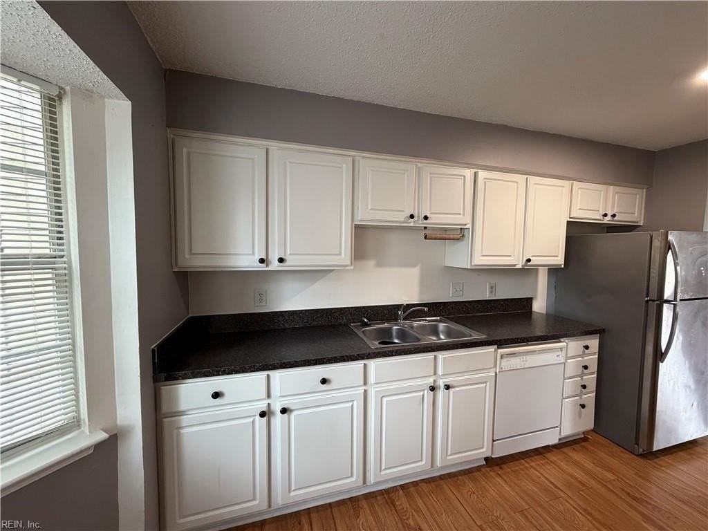 548 Hollomon Dr - Photo 2 of 20