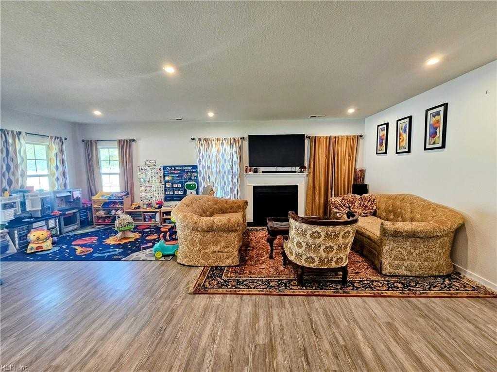 229 Republic Ln - Photo 4 of 32