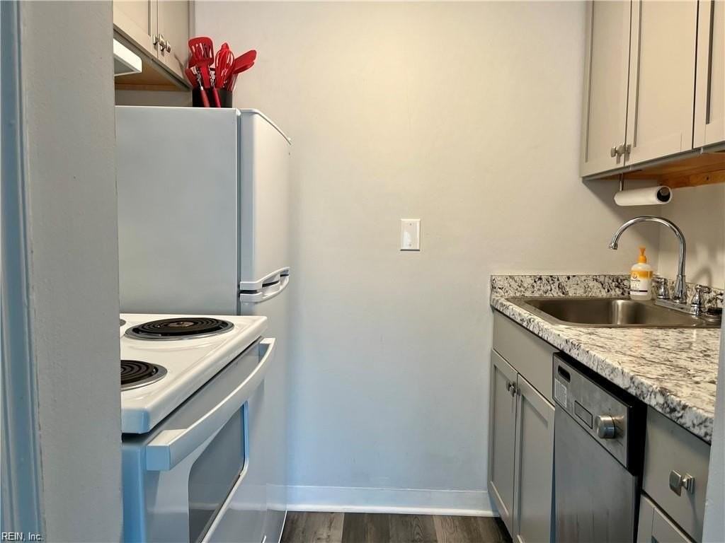 204 Pacific Dr - Photo 4 of 15