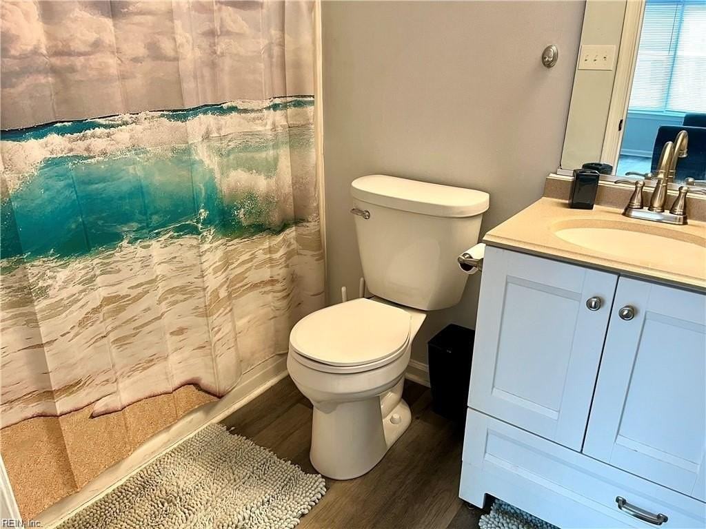 204 Pacific Dr - Photo 5 of 15