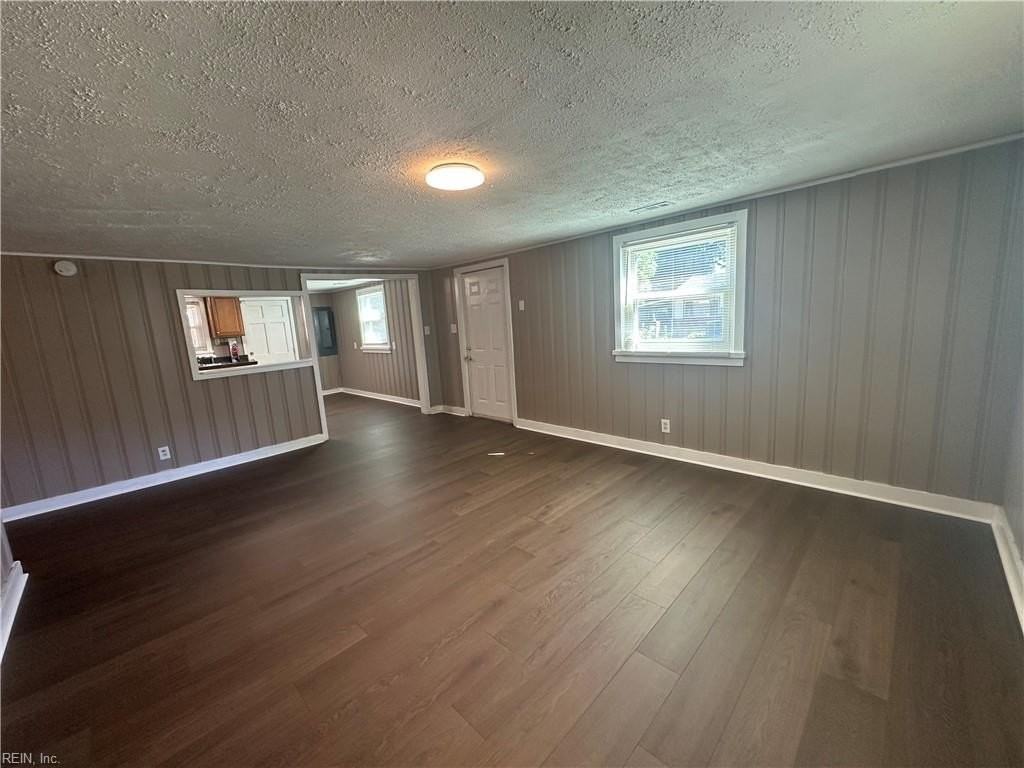 2425 Juniper St - Photo 3 of 17