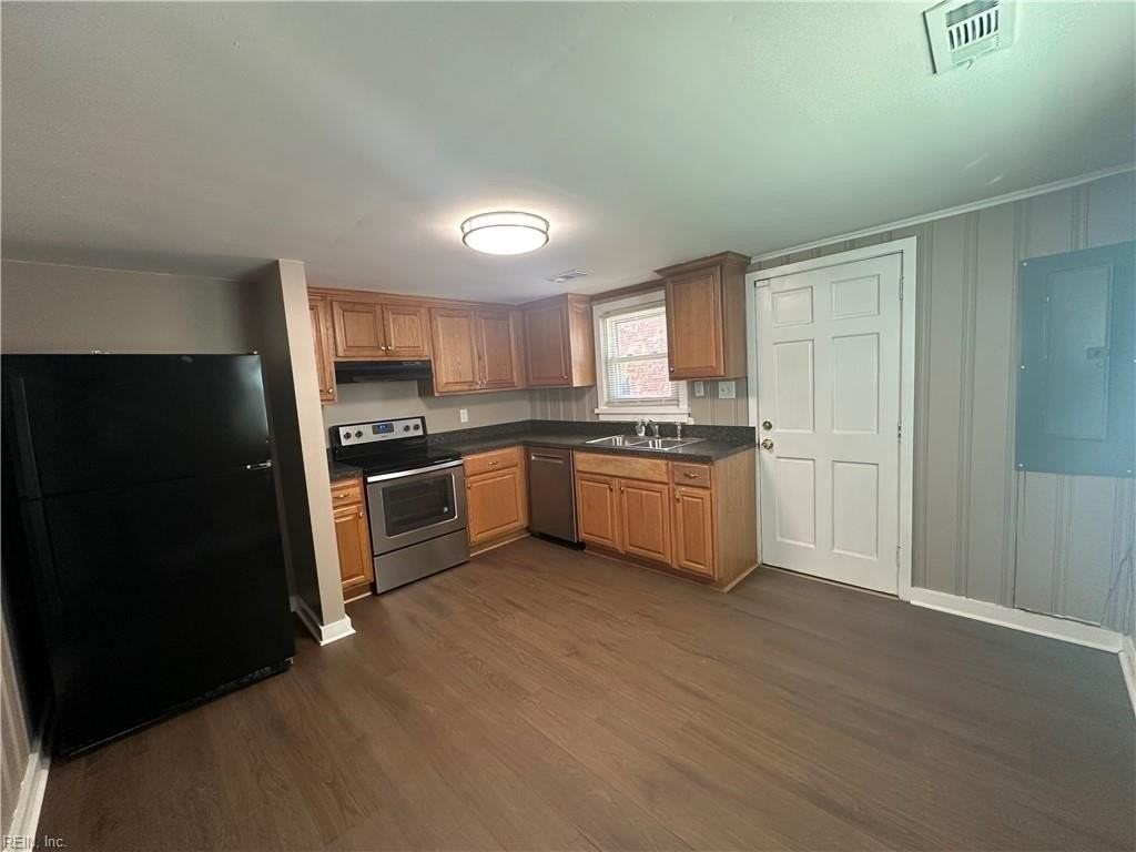 2425 Juniper St - Photo 4 of 17