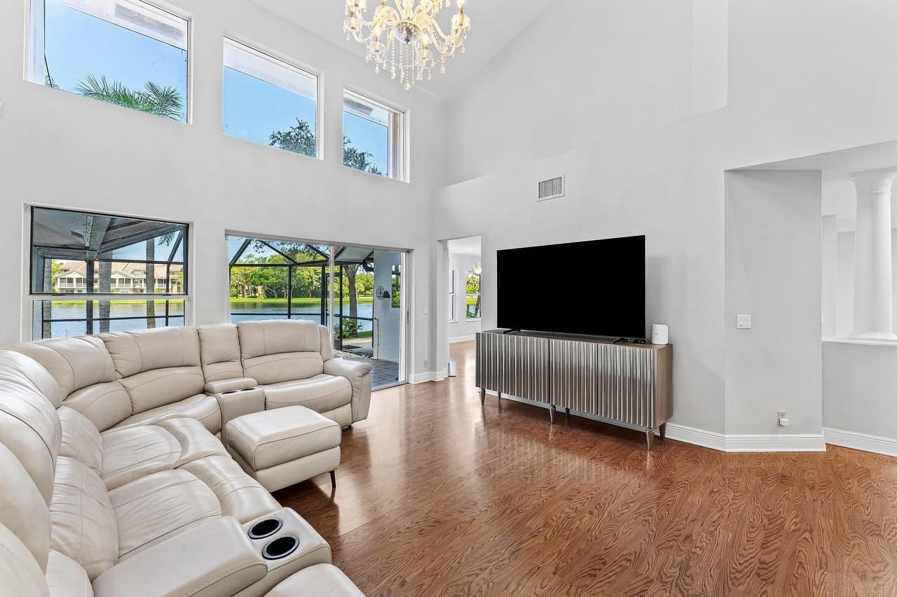 2011 Nw 53rd St - Photo 5 of 48