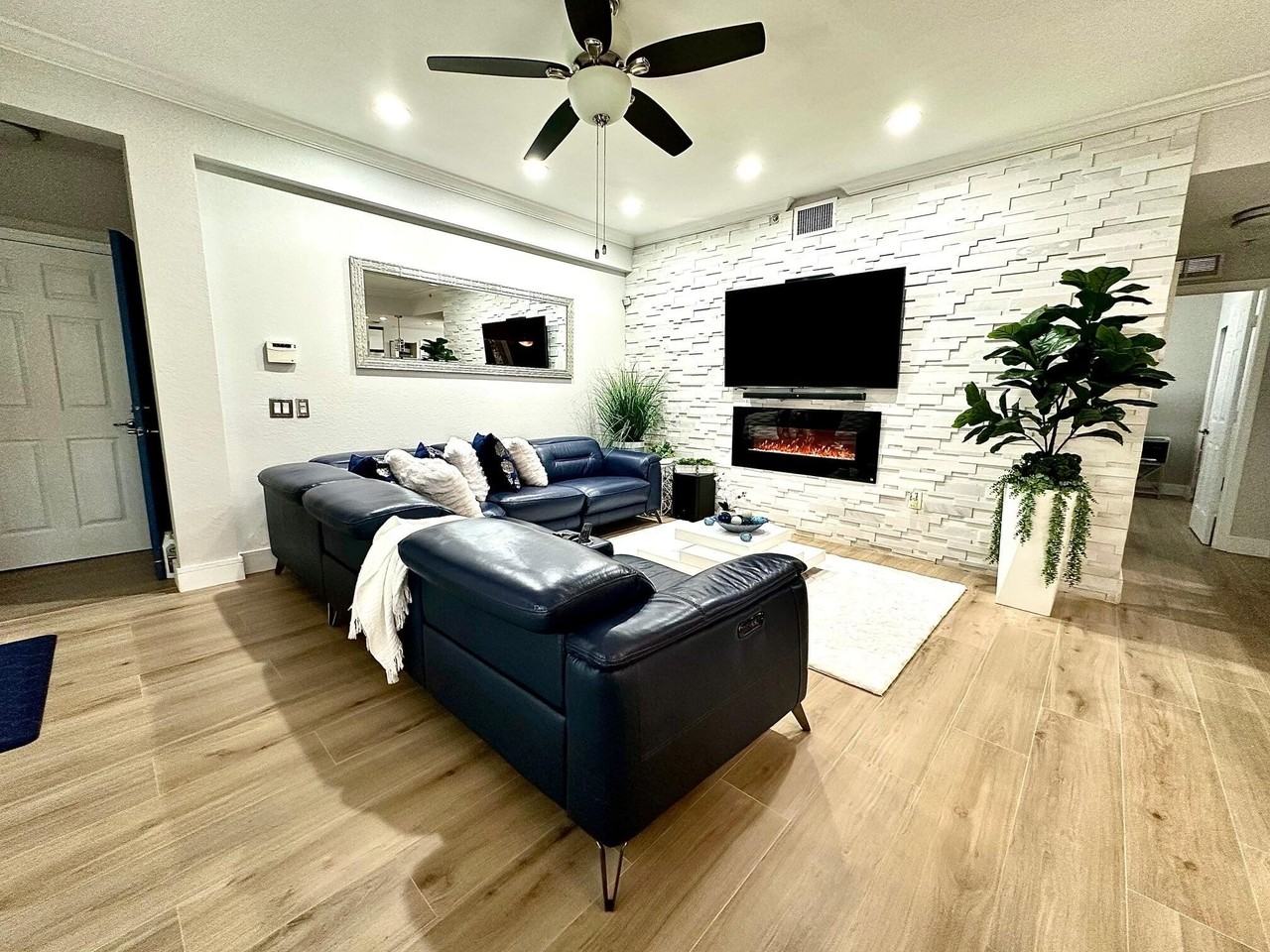 4720 Mimosa Pl #905 - Photo 3 of 17