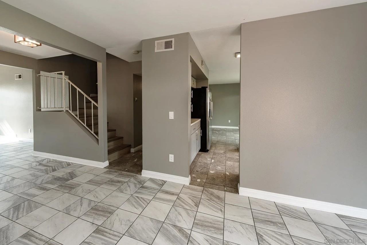 1045 Fuchsia Ln - Photo 2 of 35