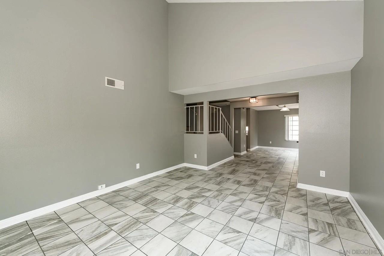 1045 Fuchsia Ln - Photo 3 of 35