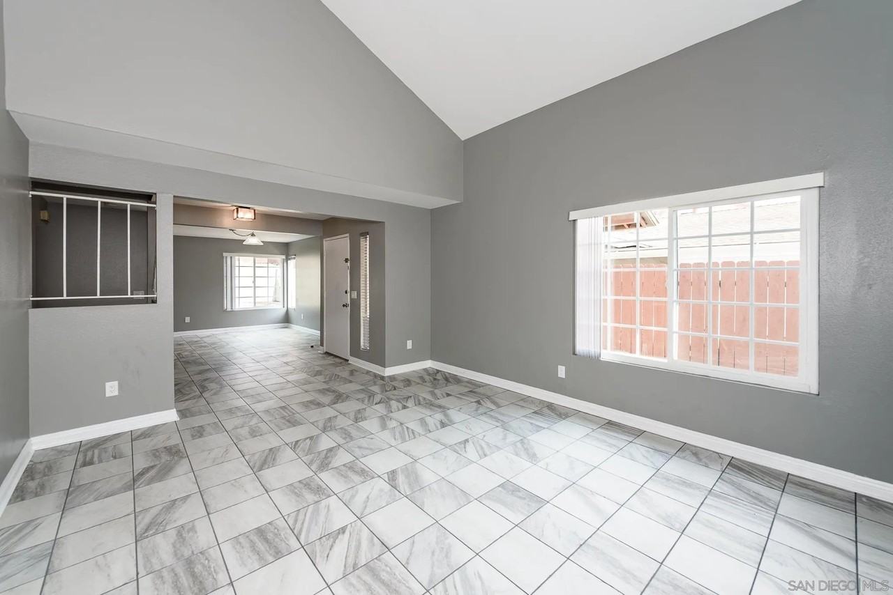 1045 Fuchsia Ln - Photo 5 of 35