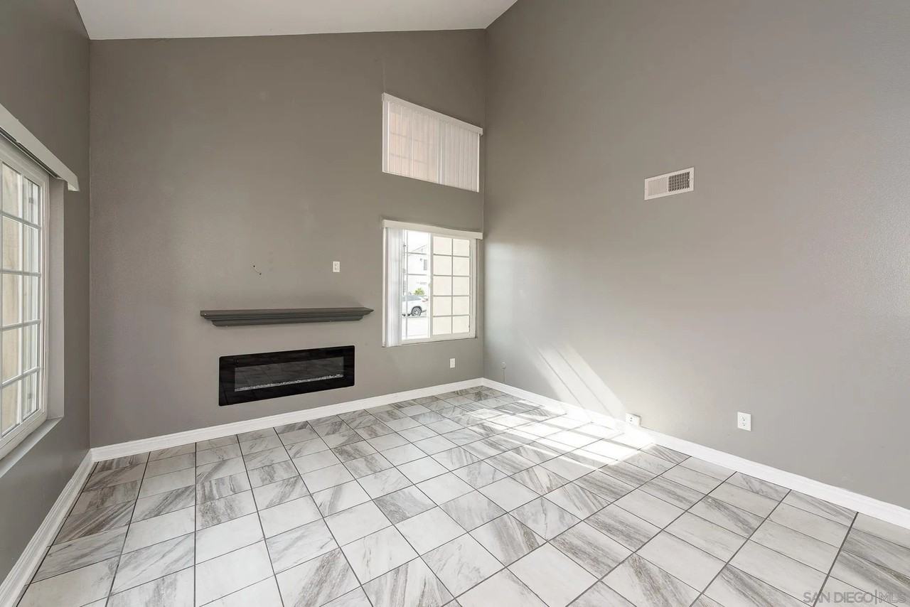 1045 Fuchsia Ln - Photo 6 of 35