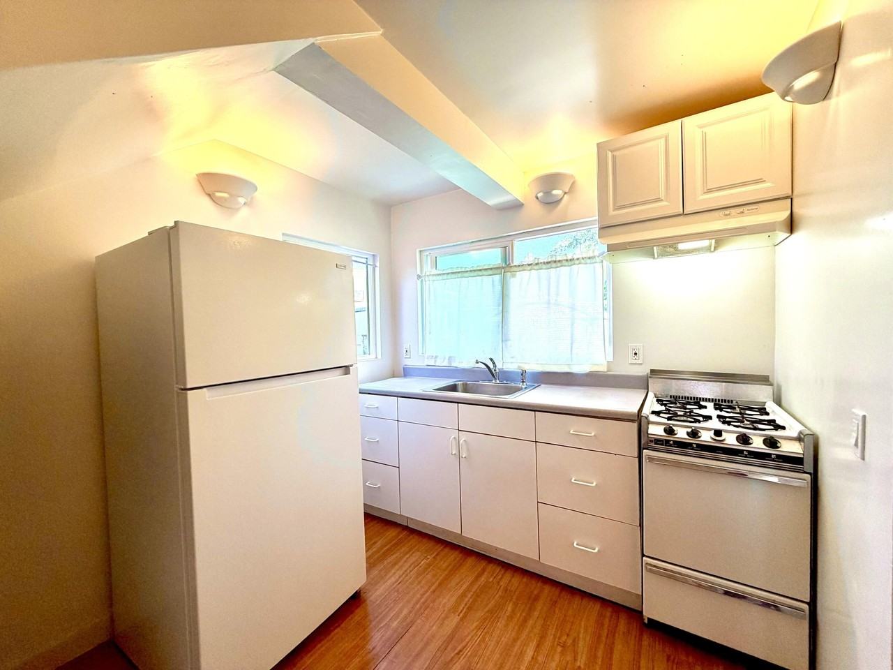 1816 Gillespie St - Photo 3 of 9