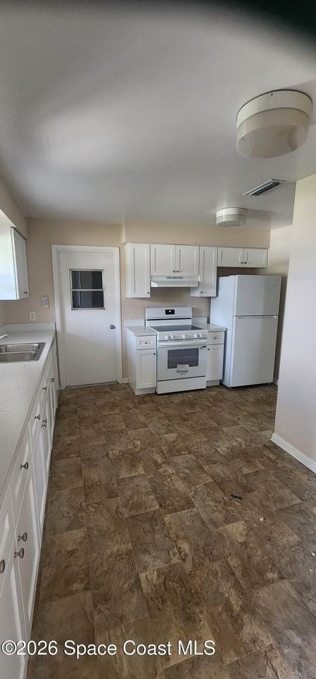 1003 Coronado Dr - Photo 5 of 19