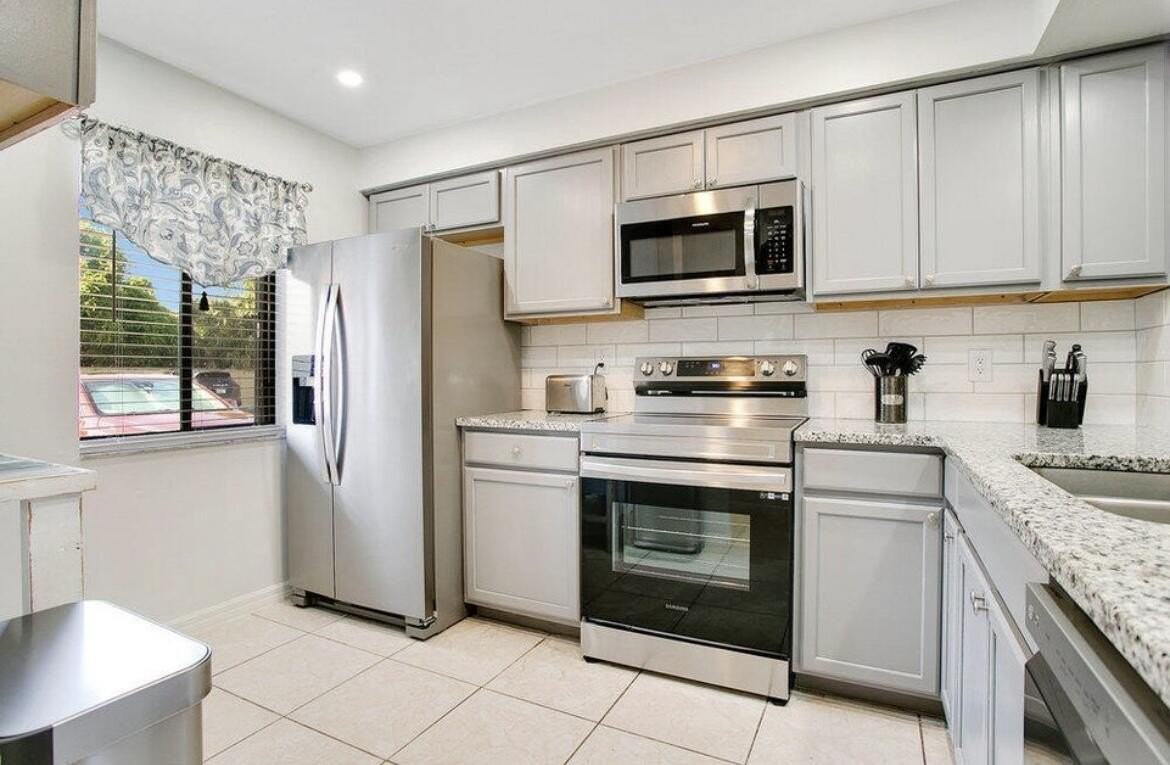 154 San Juan Cir - Photo 3 of 16