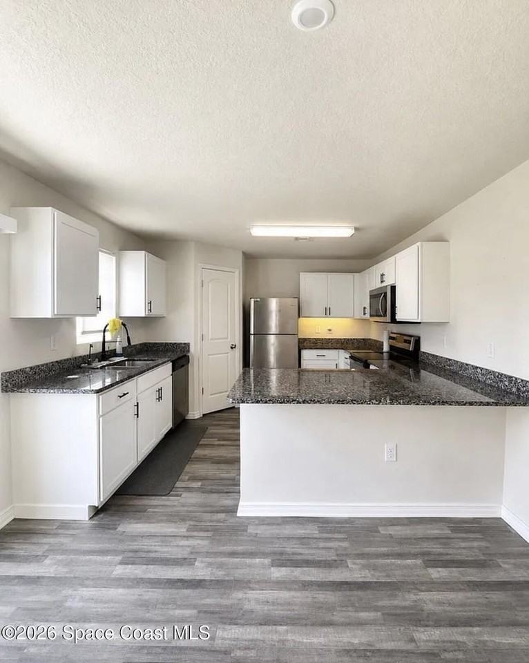 251 Breakwater St Se - Photo 2 of 16