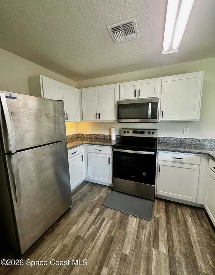 251 Breakwater St Se - Photo 3 of 16