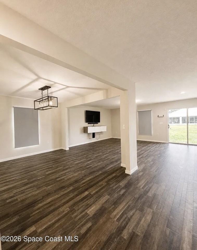 251 Breakwater St Se - Photo 5 of 16