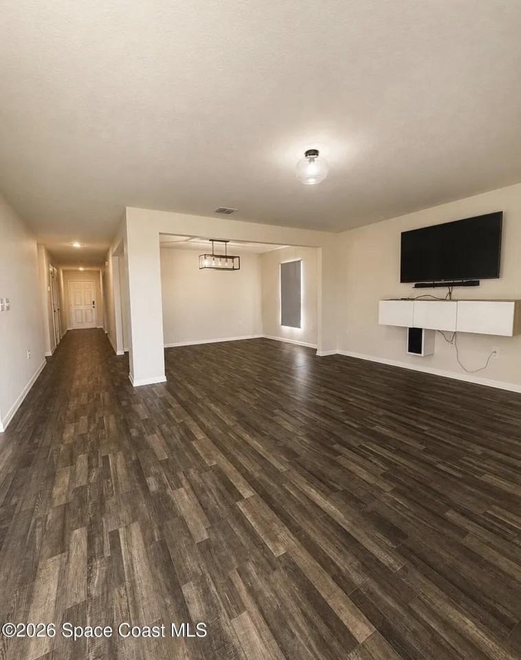 251 Breakwater St Se - Photo 6 of 16