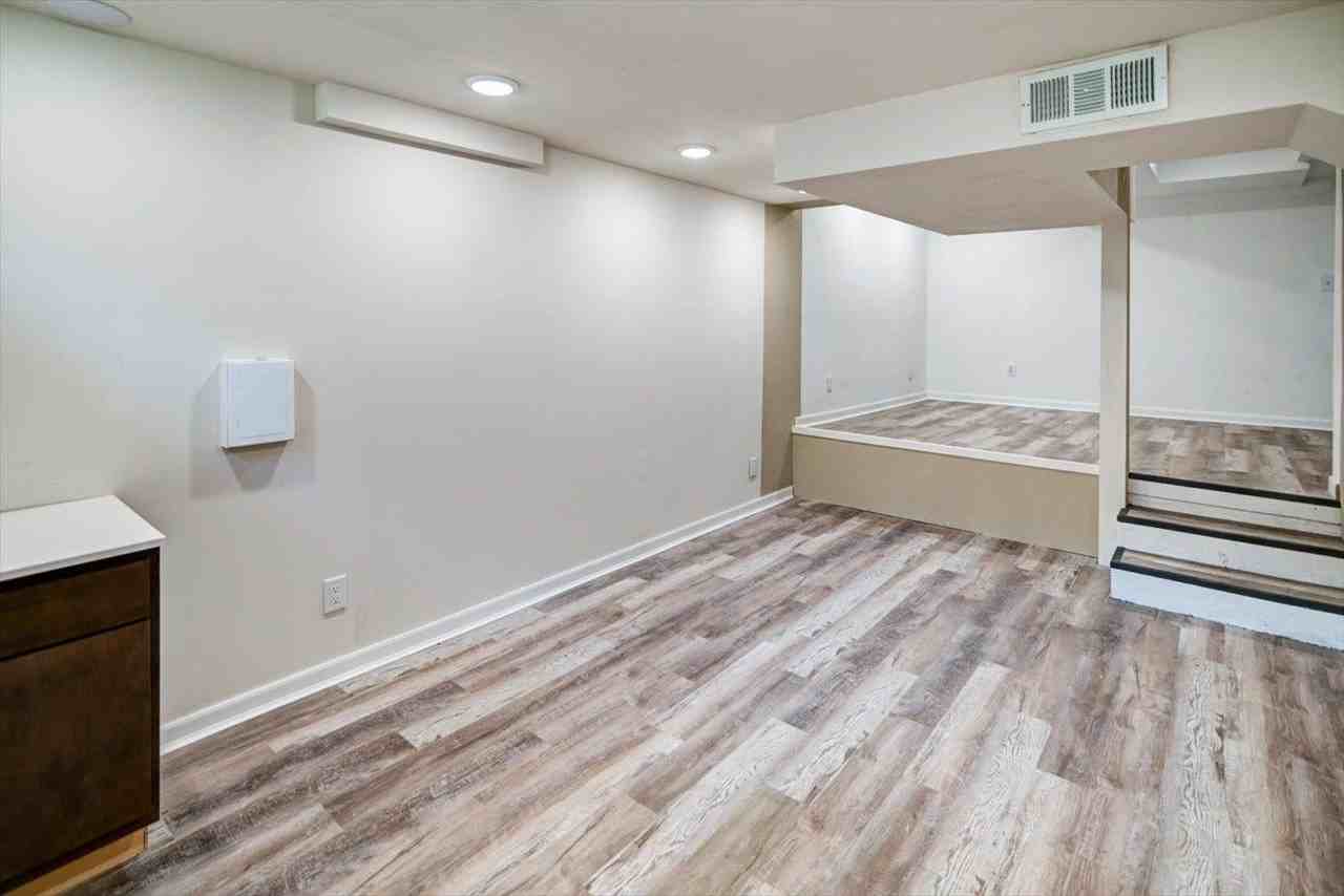 10 Bradford Ln - Photo 5 of 50