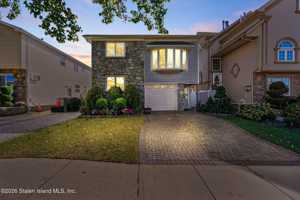 featured image of 40 Devens St #1