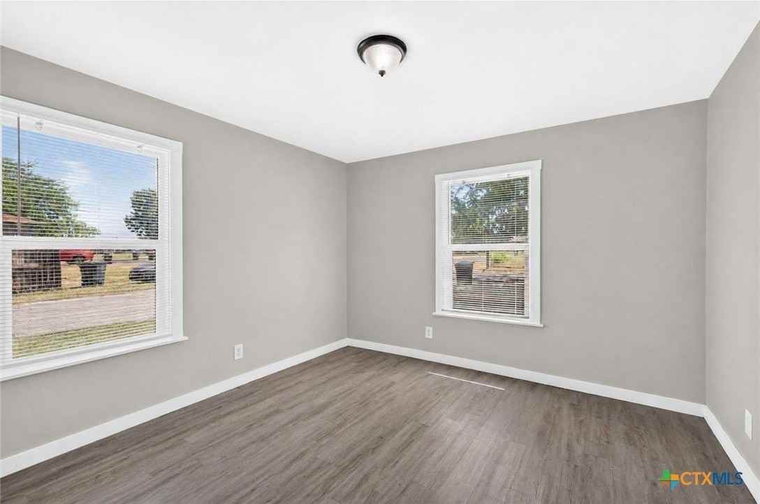 921 Stetson Ave - Photo 2 of 18